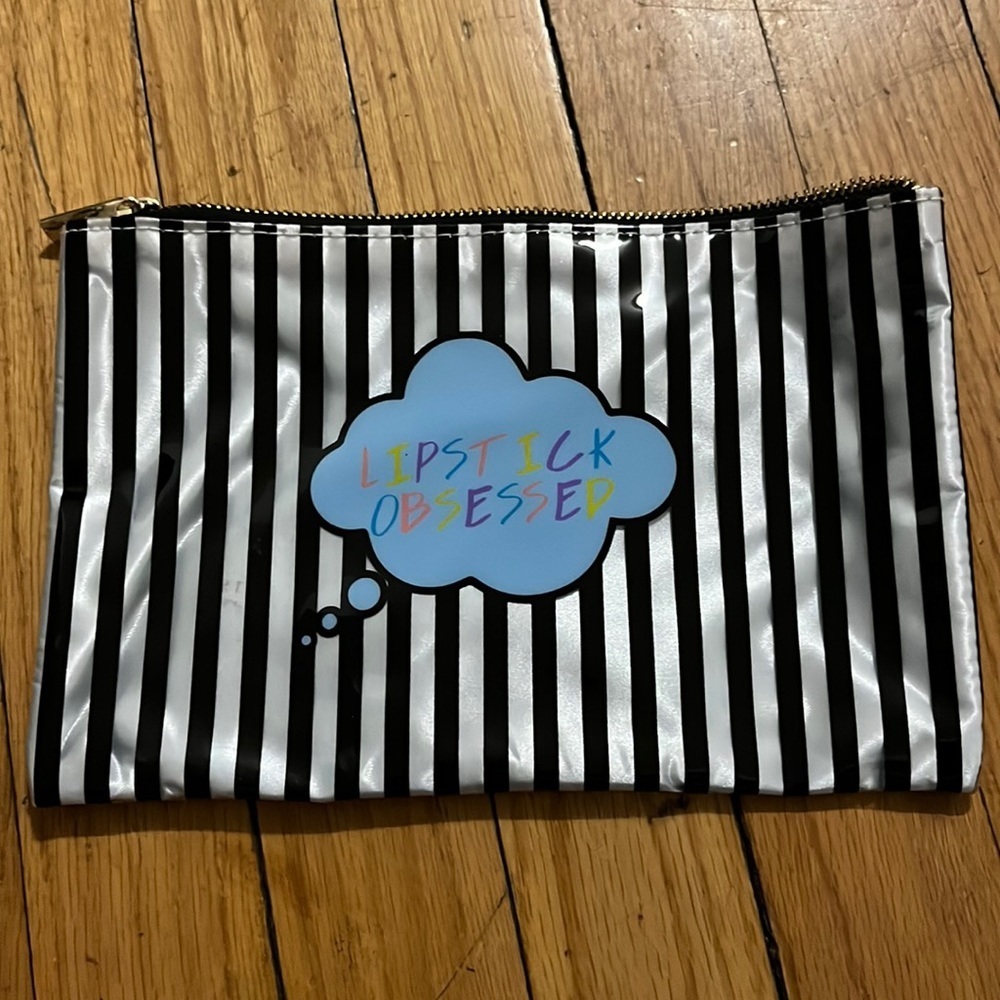 Lipstick Obsessed makeup pouch